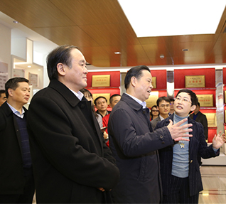 安徽省政协主席张昌尔、合肥市政协主席韩冰等领导一行莅临洽洽参观考察